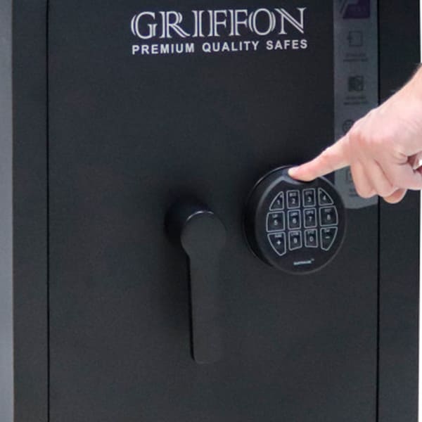 сейф из серии CLE – GRIFFON CLE I.55.FP BLACK