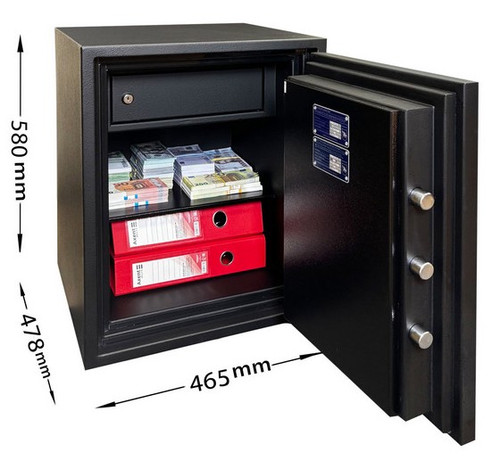 Открытый сейф с ценными вещами черный