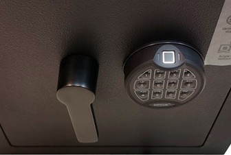 Сейф с биометрическим доступом