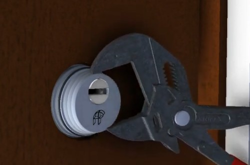 Вырывание протектора специальным инструментом