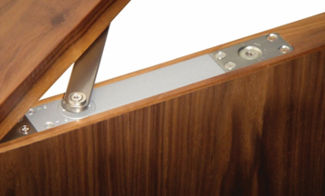 Прихований дотягувач з рамі дверей