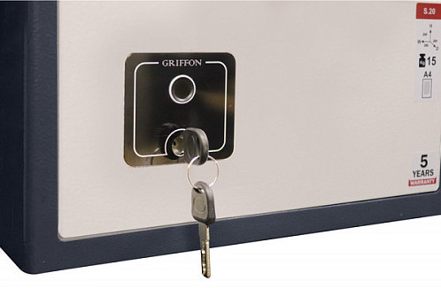 Мебельный сейф с ключами