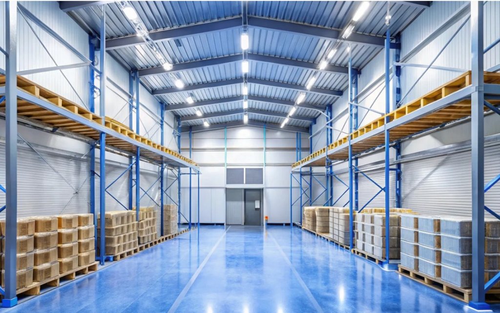 Логистический центр с входными распашными дверями