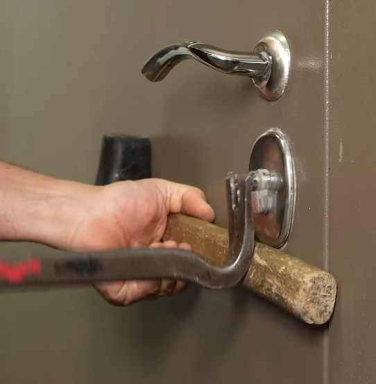 Вандальный взлом цилиндра двери